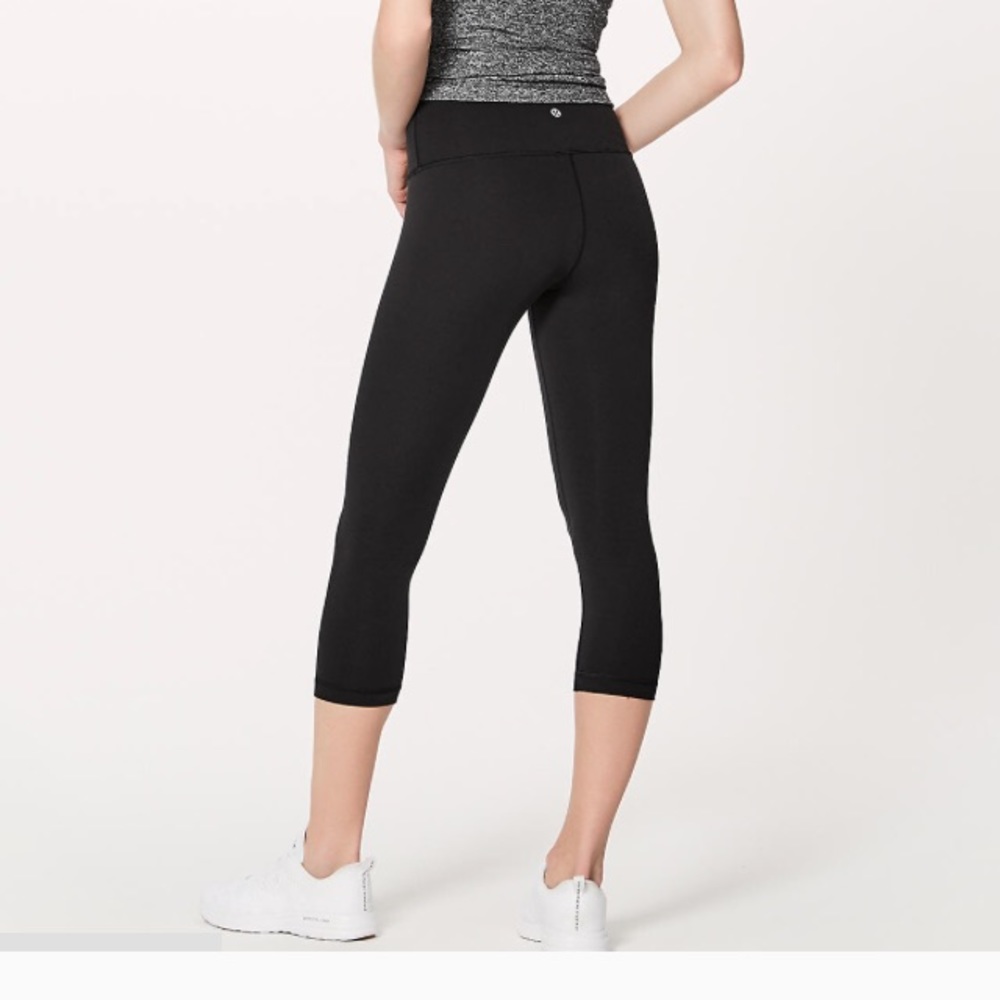 ✨ Lululemon Wunder Under crop ✨